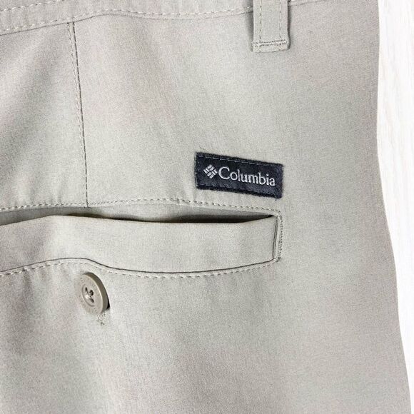 Columbia Sportswear Company Men's Gray Tan Front Chino Shorts Size 36 - Picture 3 of 6